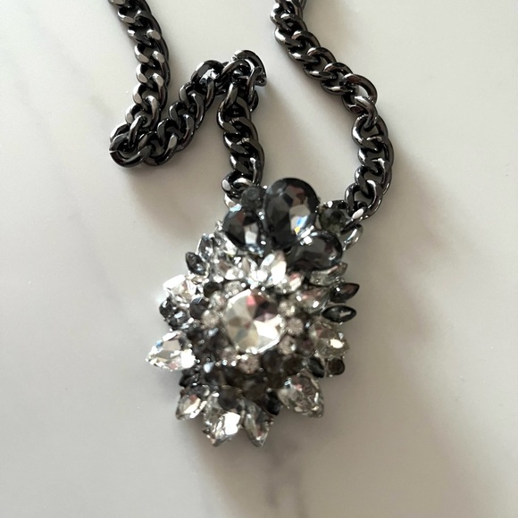 BANANA REPUBLIC•crystal chain link statement necklace EUC - Picture 2 of 4